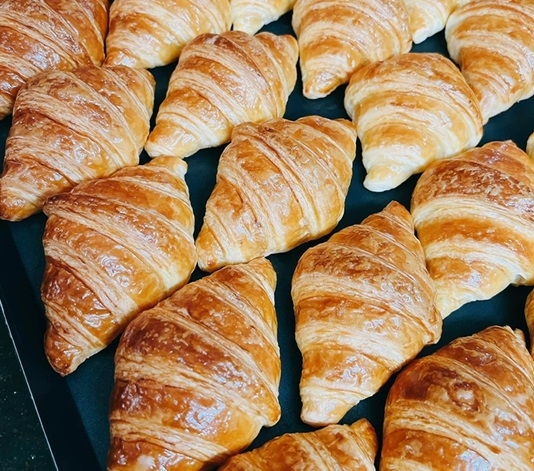 banh croissant ba cuong