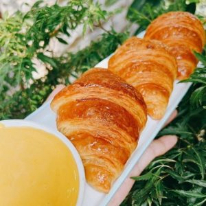 Bánh croissant trứng muối